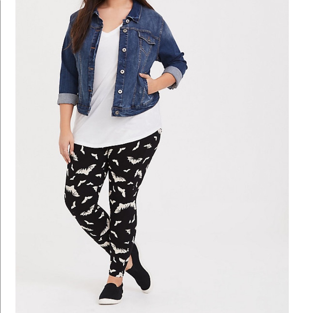 NWT torrid size 3 flying bats leggings - Picture 3 of 7